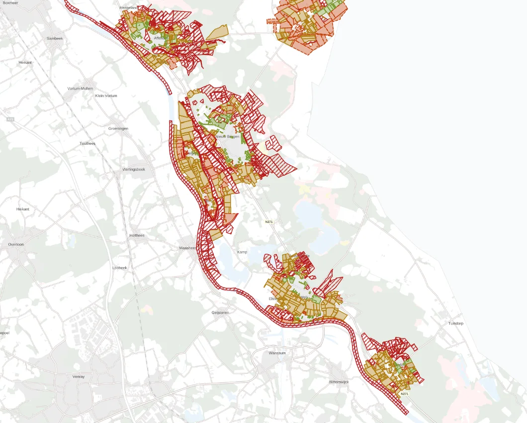 Kaart van de gemeente Bergen (L) in GEOSHARQ: percelen rond de kernen gekleurd van kansrijk tot uitgesloten, uitgesloten percelen langs de Maas gearceerd.